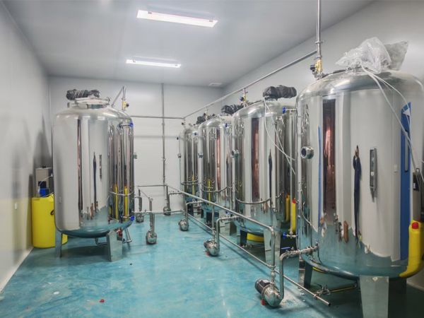 安裝10噸單級反滲透設備現場